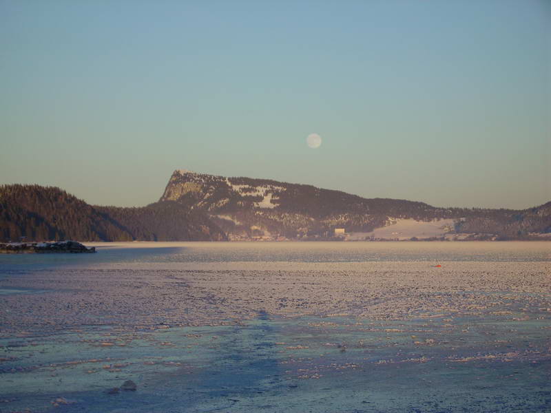 La Dent de Vaulion depuis le lac de Joux