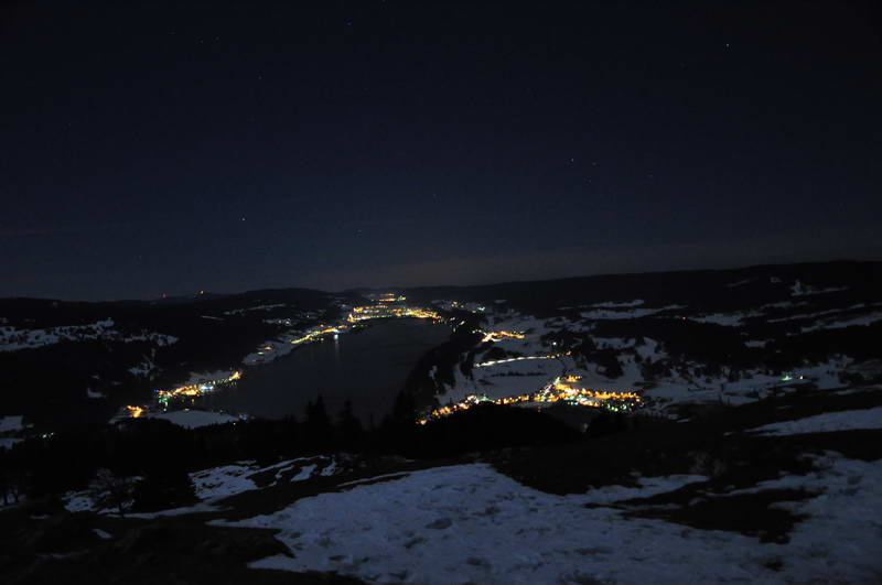 La Vallée de Joux depuis le sommet de la Dent de Vaulion de nuit