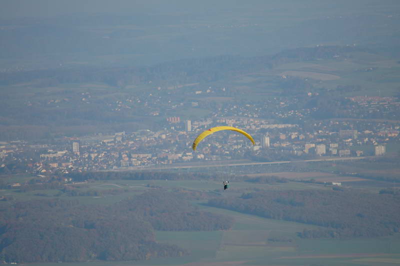 Parapente et Yverdon-les-Bains depuis le Suchet